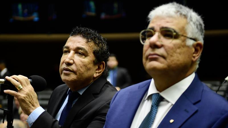 Magno Malta e Girão aditam pedido de impeachment contra Dias Toffoli