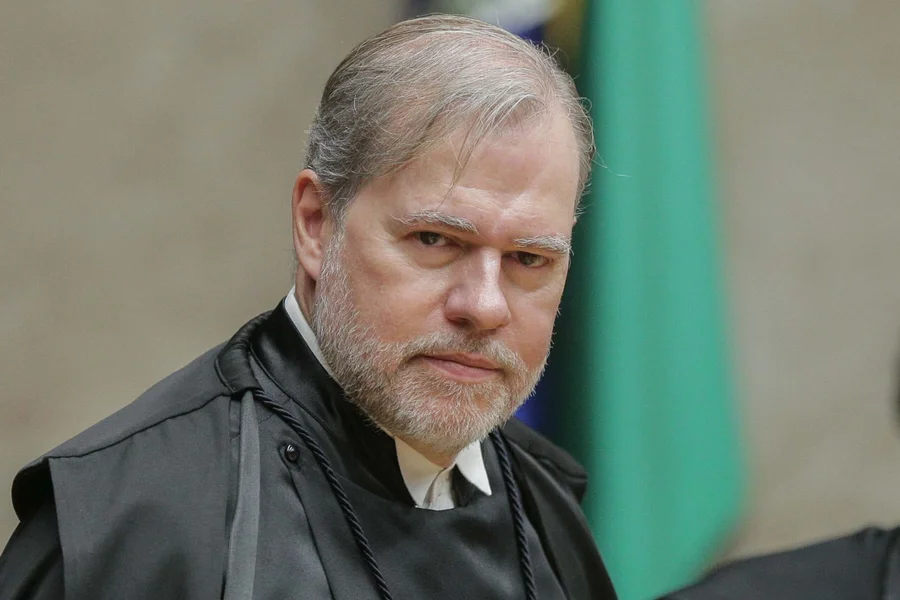 Toffoli diz a Fachin que não vê impedimento para continuar na relatoria do caso Master